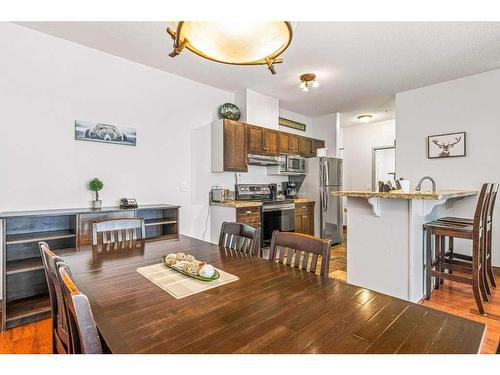 306-1151 Sidney Street, Canmore, AB - Indoor Photo Showing Dining Room