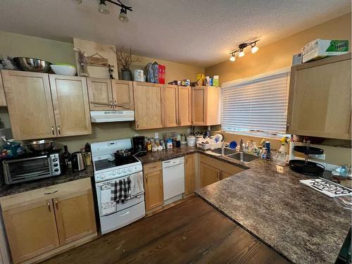 114 Wanyandi Avenue, Hinton, AB - Indoor Photo Showing Kitchen With Double Sink