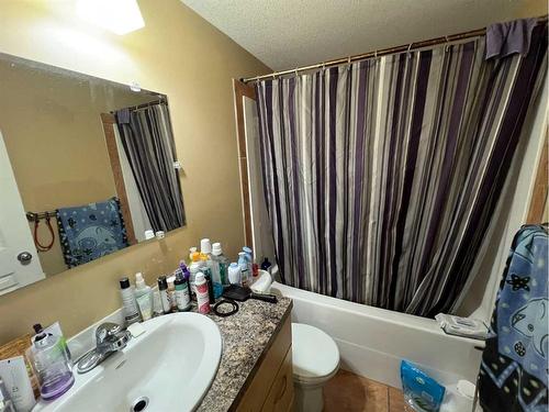 114 Wanyandi Avenue, Hinton, AB - Indoor Photo Showing Bathroom