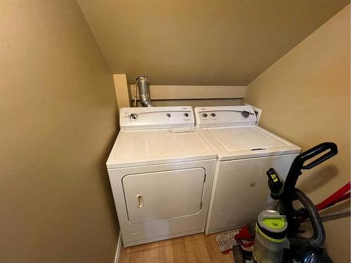 114 Wanyandi Avenue, Hinton, AB - Indoor Photo Showing Laundry Room