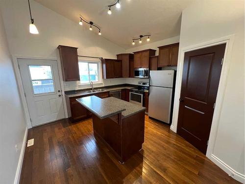 114 Wanyandi Avenue, Hinton, AB - Indoor Photo Showing Kitchen With Double Sink