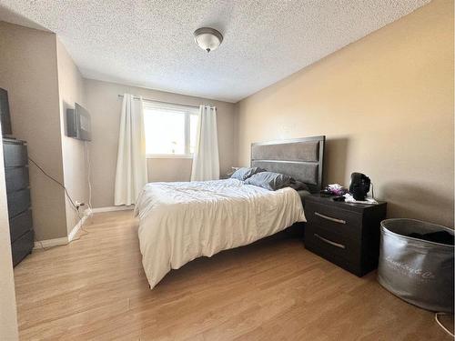 703 3 Avenue, Fox Creek, AB - Indoor Photo Showing Bedroom