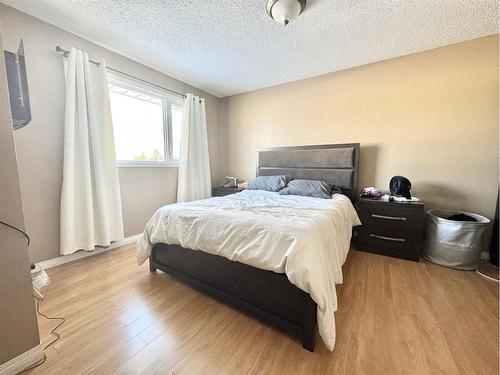 703 3 Avenue, Fox Creek, AB - Indoor Photo Showing Bedroom