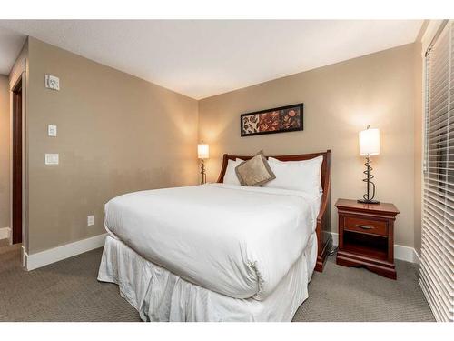 121-173 Kananaskis Way, Canmore, AB - Indoor Photo Showing Bedroom