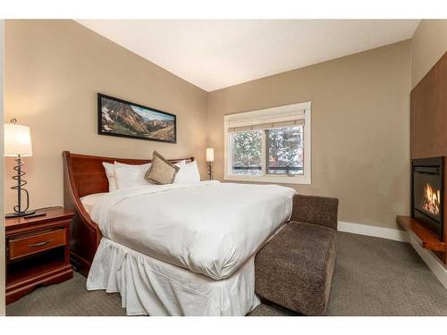 121-173 Kananaskis Way, Canmore, AB - Indoor Photo Showing Bedroom