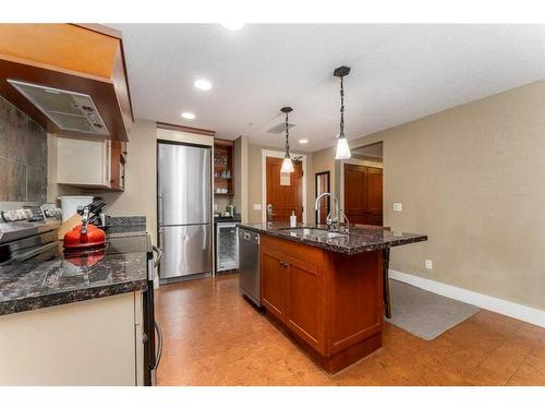 121-173 Kananaskis Way, Canmore, AB - Indoor Photo Showing Kitchen