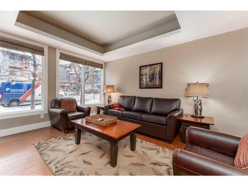 121-173 Kananaskis Way, Canmore, AB - Indoor Photo Showing Living Room