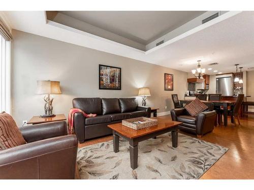 121-173 Kananaskis Way, Canmore, AB - Indoor Photo Showing Living Room