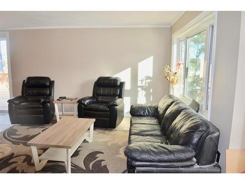 4913 54 Street, Athabasca, AB - Indoor Photo Showing Living Room