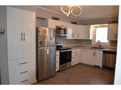 4913 54 Street, Athabasca, AB - Indoor Photo Showing Kitchen With Stainless Steel Kitchen