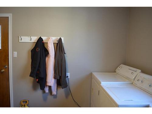 4913 54 Street, Athabasca, AB - Indoor Photo Showing Laundry Room