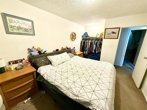 39-101 Mill Street, Hinton, AB - Indoor Photo Showing Bedroom