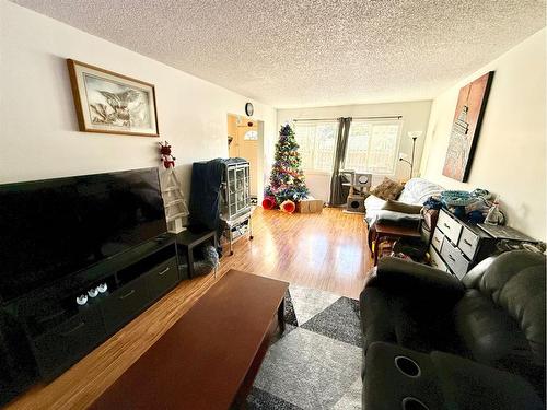 39-101 Mill Street, Hinton, AB - Indoor Photo Showing Living Room