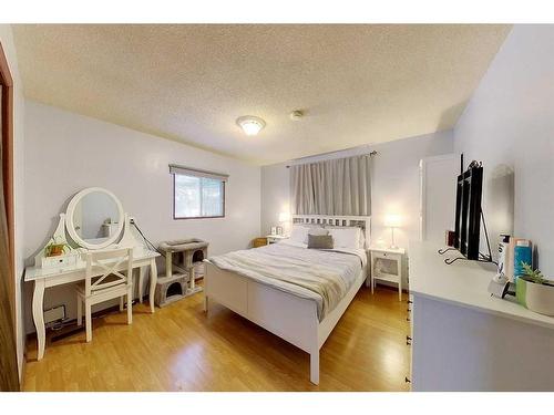 321 3 Avenue Nw, Slave Lake, AB - Indoor Photo Showing Bedroom