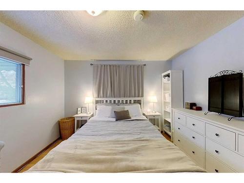 321 3 Avenue Nw, Slave Lake, AB - Indoor Photo Showing Bedroom