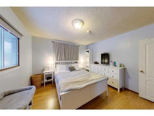 321 3 Avenue Nw, Slave Lake, AB - Indoor Photo Showing Bedroom