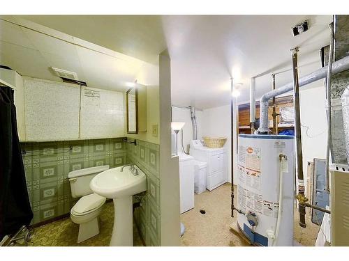 321 3 Avenue Nw, Slave Lake, AB - Indoor Photo Showing Bathroom