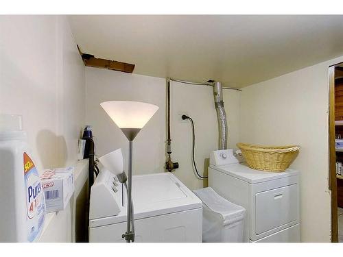 321 3 Avenue Nw, Slave Lake, AB - Indoor Photo Showing Laundry Room