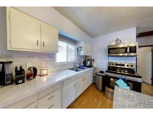 321 3 Avenue Nw, Slave Lake, AB - Indoor Photo Showing Kitchen With Stainless Steel Kitchen With Double Sink