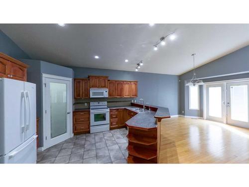 22 Cedar Heights, Whitecourt, AB - Indoor Photo Showing Kitchen