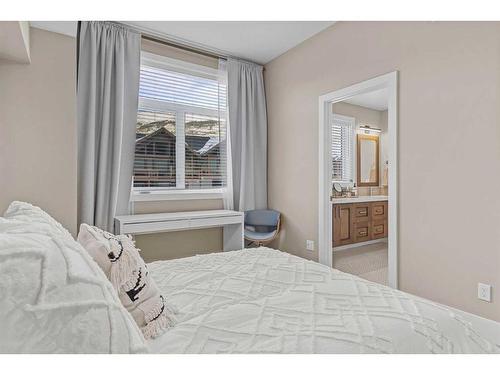 103A-1101 Three Sisters Parkway, Canmore, AB - Indoor Photo Showing Bedroom