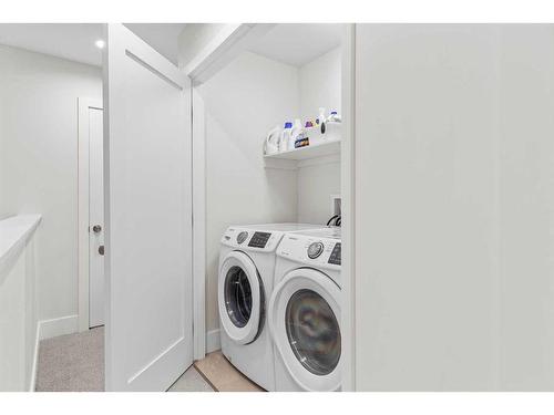 103A-1101 Three Sisters Parkway, Canmore, AB - Indoor Photo Showing Laundry Room