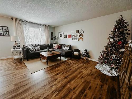 11 Sparrow Cres, Whitecourt, AB - Indoor Photo Showing Living Room