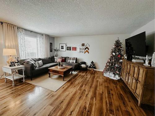 11 Sparrow Cres, Whitecourt, AB - Indoor Photo Showing Living Room