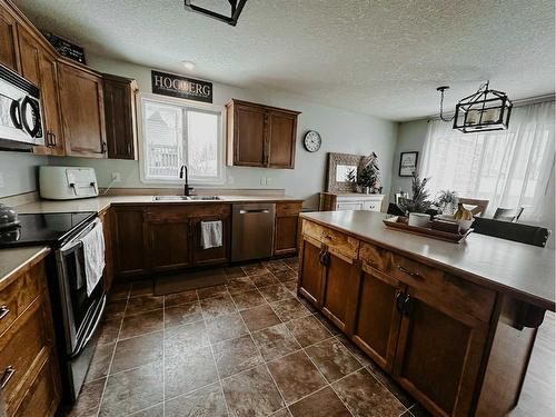 11 Sparrow Cres, Whitecourt, AB - Indoor Photo Showing Kitchen With Double Sink