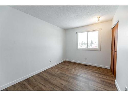 207 Macleod Avenue, Hinton, AB - Indoor Photo Showing Other Room