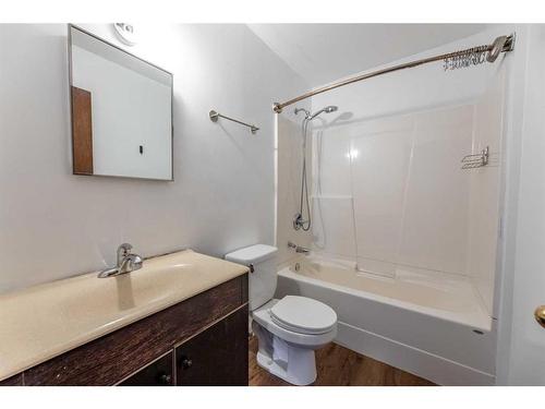 207 Macleod Avenue, Hinton, AB - Indoor Photo Showing Bathroom