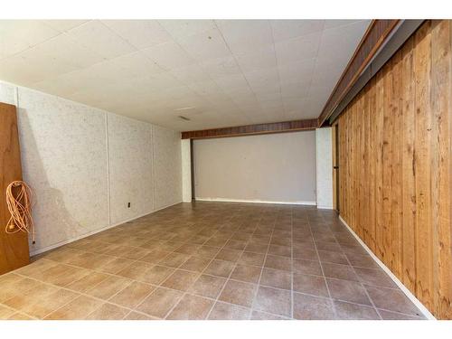 207 Macleod Avenue, Hinton, AB - Indoor Photo Showing Other Room