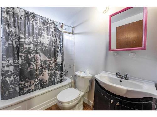 207 Macleod Avenue, Hinton, AB - Indoor Photo Showing Bathroom