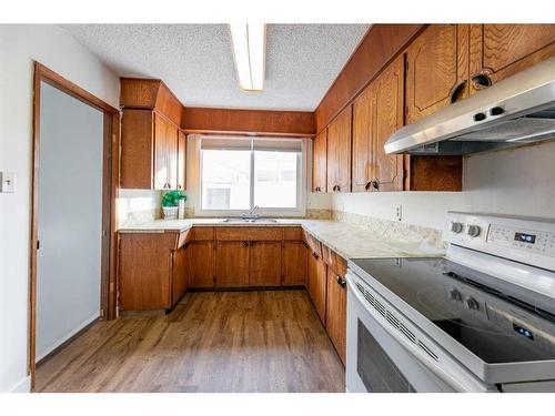 207 Macleod Avenue, Hinton, AB - Indoor Photo Showing Kitchen With Double Sink