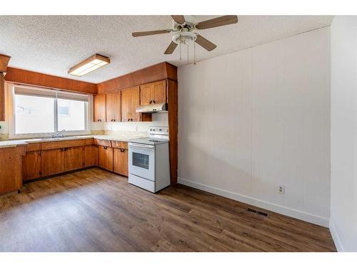 207 Macleod Avenue, Hinton, AB - Indoor Photo Showing Kitchen