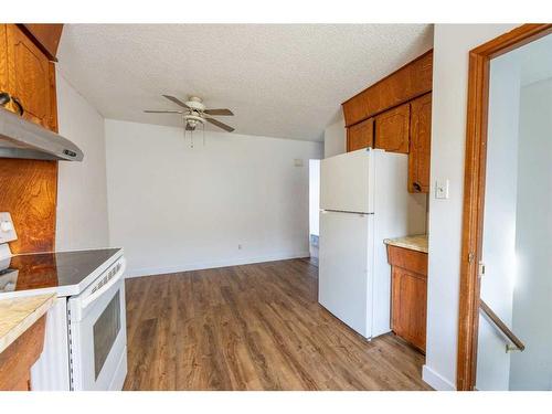 207 Macleod Avenue, Hinton, AB - Indoor Photo Showing Kitchen