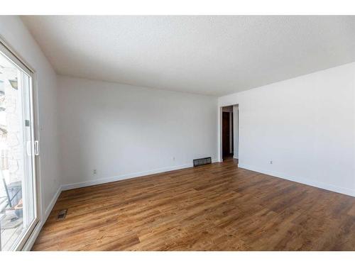 207 Macleod Avenue, Hinton, AB - Indoor Photo Showing Other Room