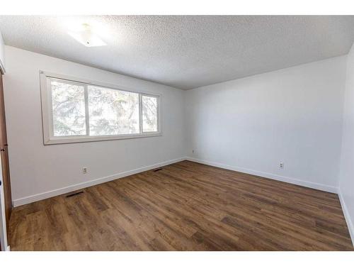 207 Macleod Avenue, Hinton, AB - Indoor Photo Showing Other Room