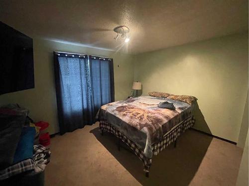 5021 10 Avenue, Edson, AB - Indoor Photo Showing Bedroom