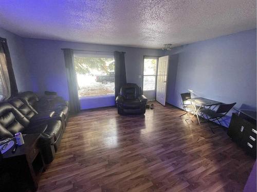 5021 10 Avenue, Edson, AB - Indoor Photo Showing Living Room