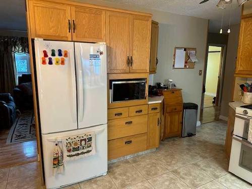 21 Chaisson Crossing, Whitecourt, AB - Indoor Photo Showing Kitchen