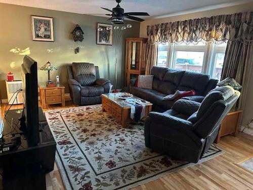 21 Chaisson Crossing, Whitecourt, AB - Indoor Photo Showing Living Room