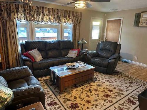 21 Chaisson Crossing, Whitecourt, AB - Indoor Photo Showing Living Room