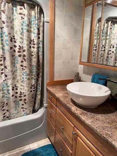 21 Chaisson Crossing, Whitecourt, AB - Indoor Photo Showing Bathroom