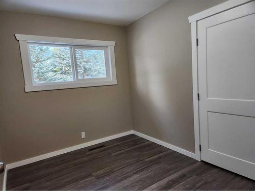 5309 Valley Road, Robb, AB - Indoor Photo Showing Other Room