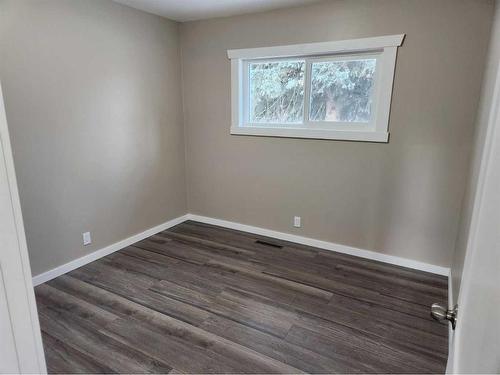 5309 Valley Road, Robb, AB - Indoor Photo Showing Other Room