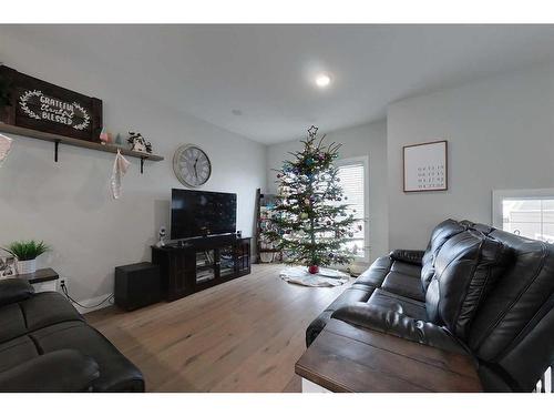 309 12 Street Se, Slave Lake, AB - Indoor Photo Showing Living Room