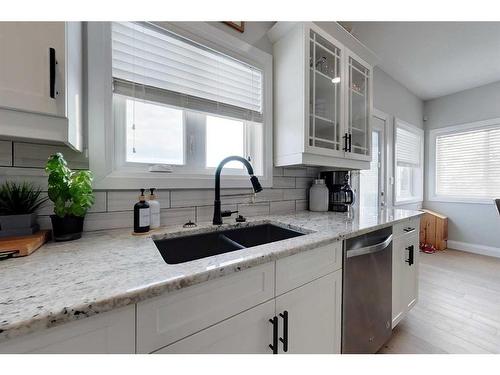 309 12 Street Se, Slave Lake, AB - Indoor Photo Showing Kitchen With Double Sink With Upgraded Kitchen