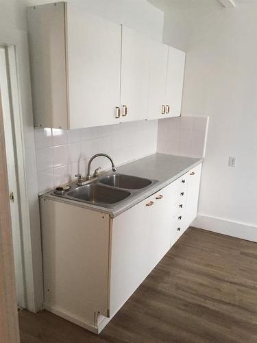 4614 52 Street, Mayerthorpe, AB - Indoor Photo Showing Kitchen With Double Sink