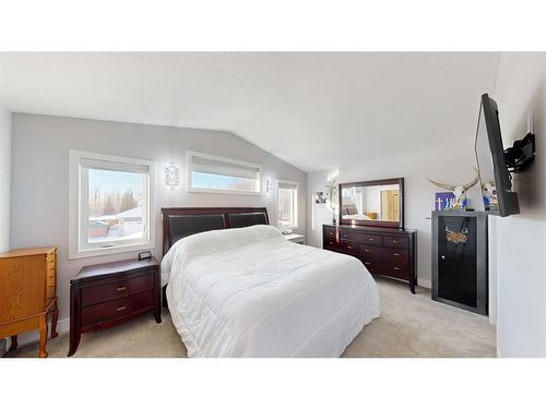 53 Pritchard Drive, Whitecourt, AB - Indoor Photo Showing Bedroom